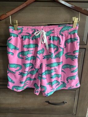 Chubbies Pink & Green Alligator Swim Trunks - Men’s Medium